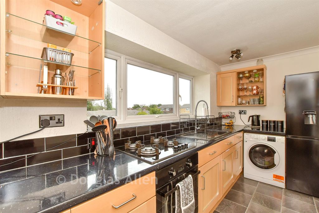 Property photo 1 of 11 Kitchen