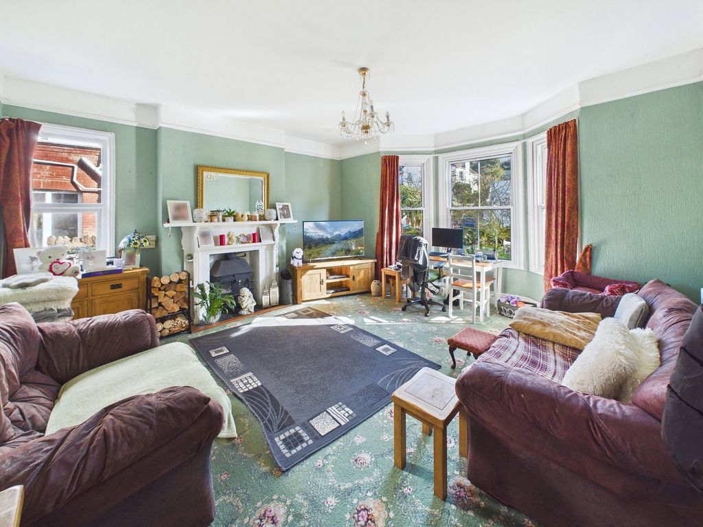 Property photo 3 of 33