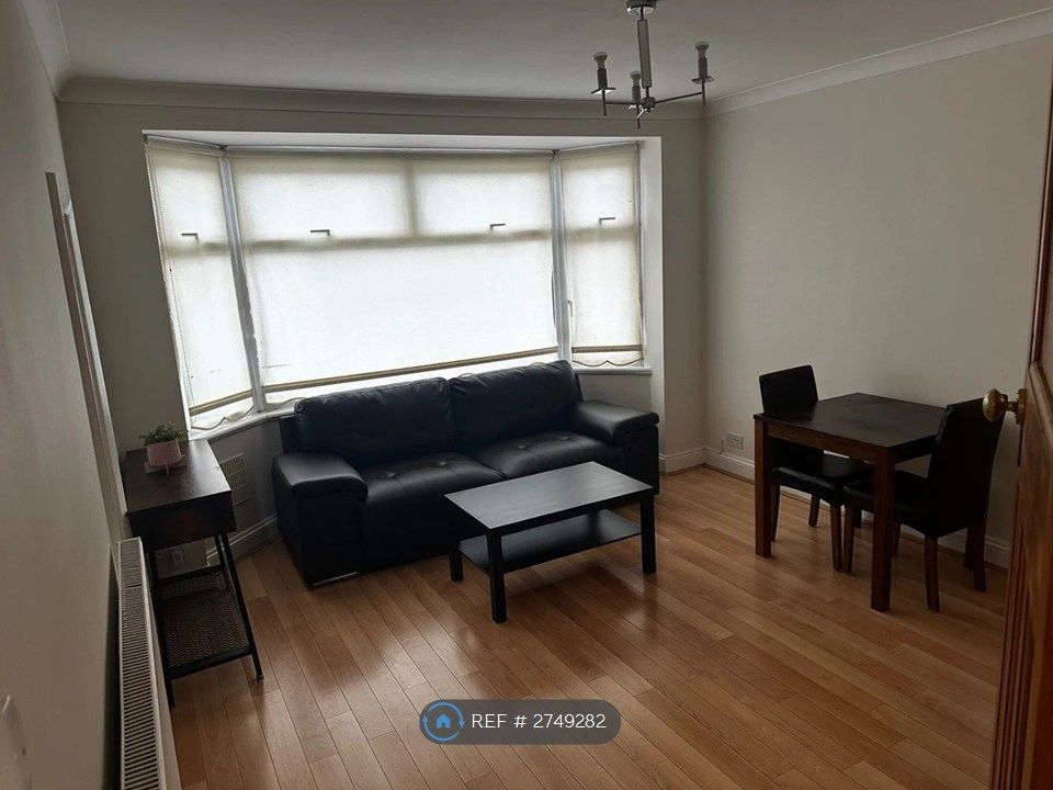 Property photo 3 of 9 Lounge