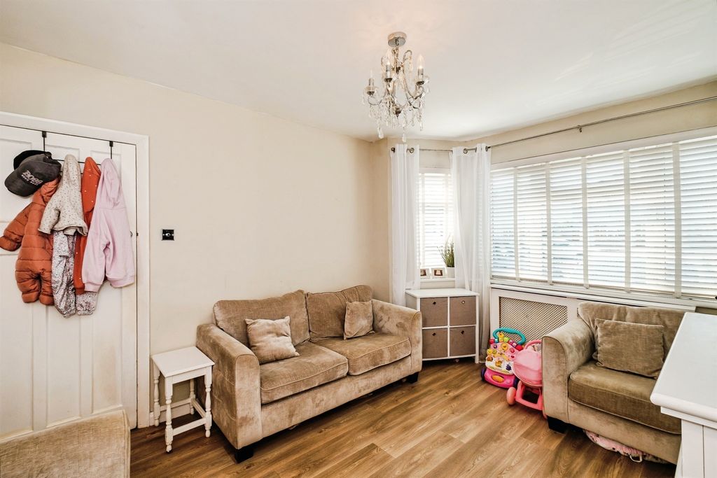 Property photo 3 of 14