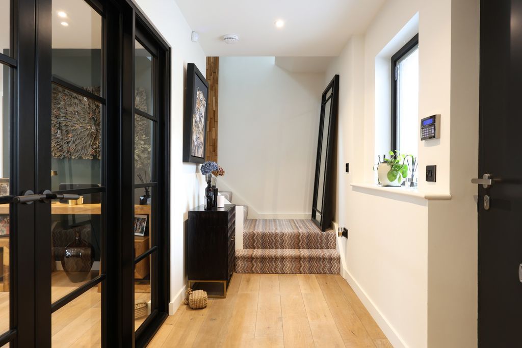 Property photo 3 of 20 Hall