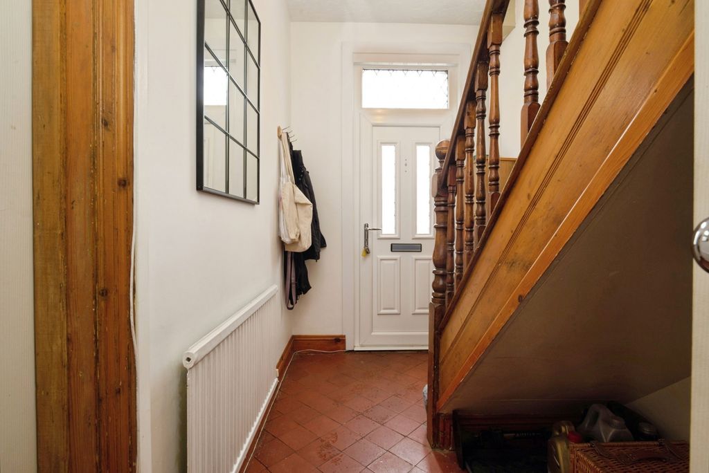 Property photo 3 of 14 Hallway
