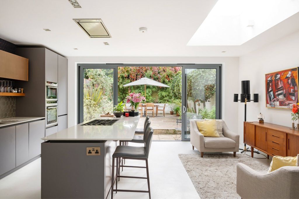 Property photo 2 of 23 Picture No. 37