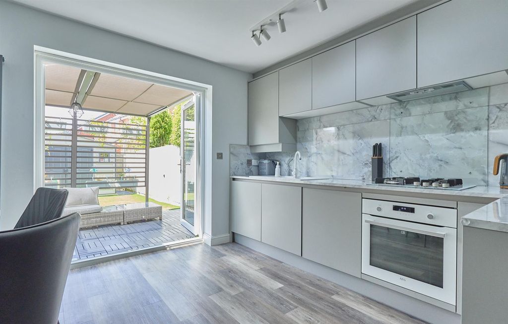 Property photo 2 of 16 Richmond Gate Hinckley_8.Jpg