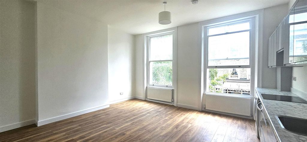 Property photo 1 of 6 114 Br.Jpg