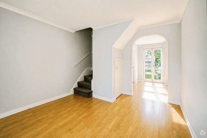 Property photo 2 of 10 Pbox-Img.Jpg