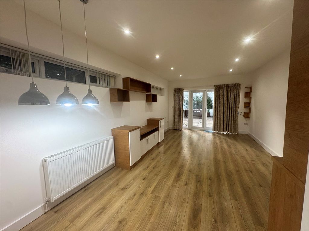 Property photo 2 of 12 Picture No. 11