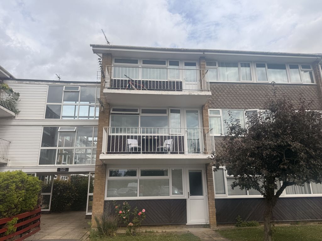 Property photo 1 of 16 3 Bedroom Flat For Sale