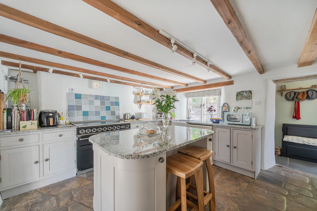 Property photo 3 of 22 1482983-18-19Ffc5...