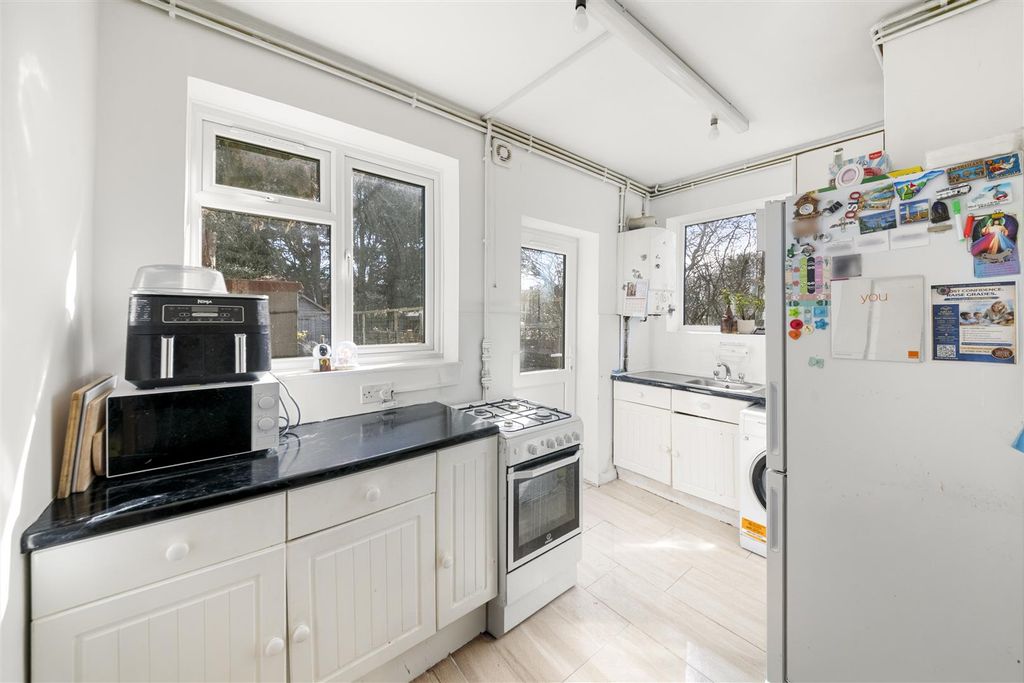 Property photo 3 of 14 4