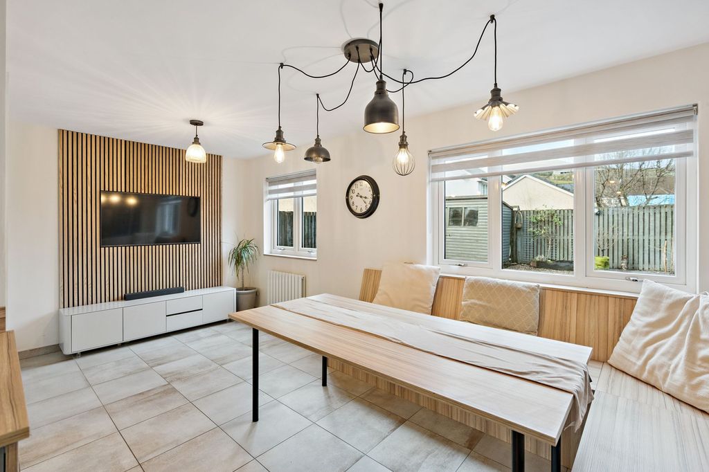 Property photo 3 of 25