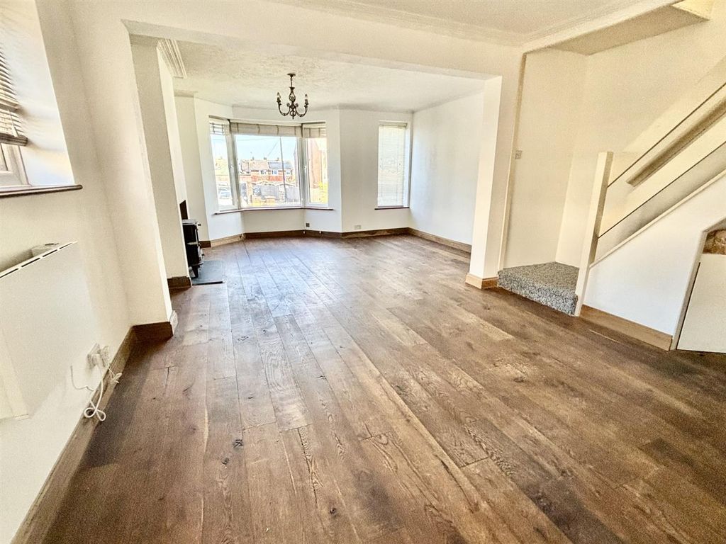 Property photo 3 of 21 Lounge/Diner