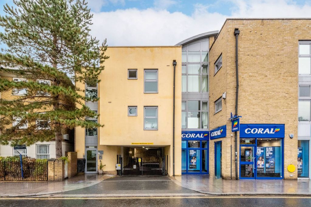 Property photo 2 of 10