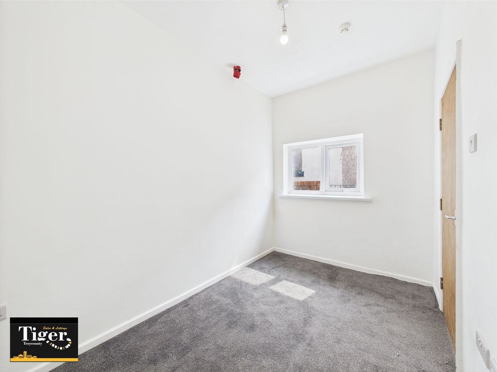Property photo 3 of 5 Cam03440G0-Pr0316-Still012