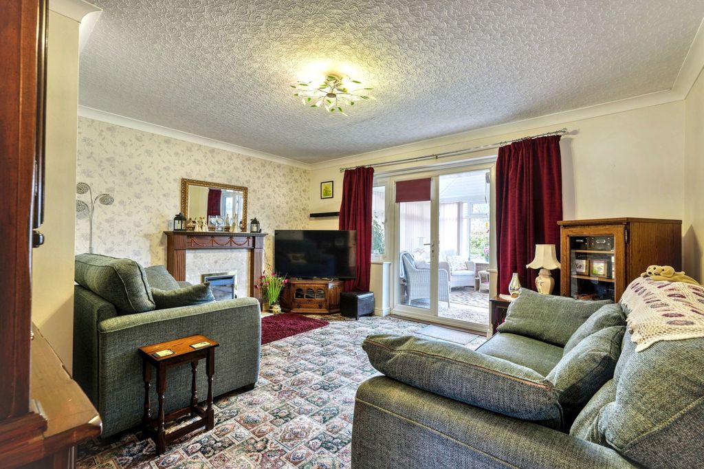 Property photo 2 of 20