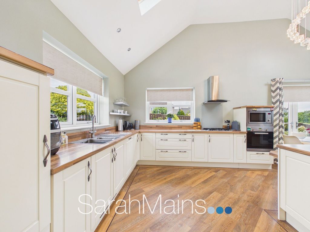 Property photo 2 of 17 Kitchen