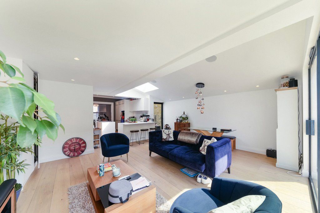 Property photo 2 of 12 Picture No. 11