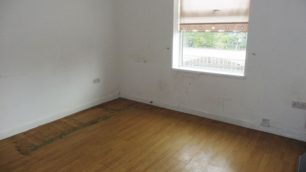 Property photo 3 of 12 Lounge