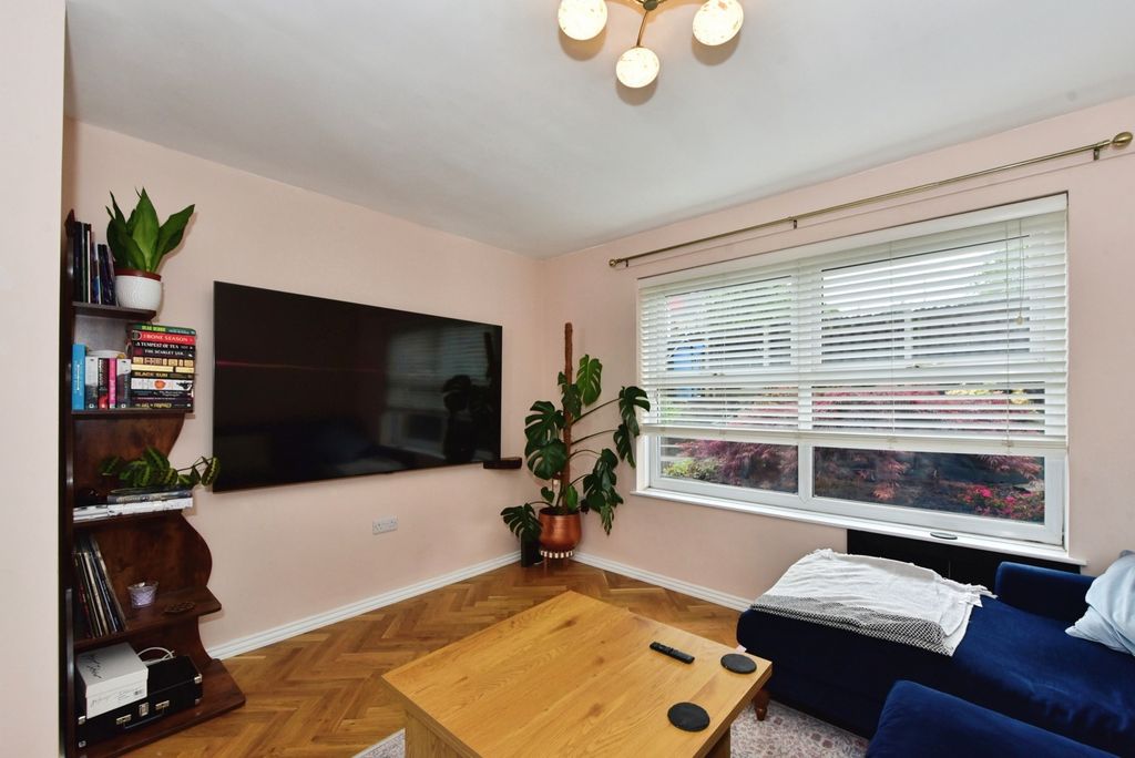 Property photo 3 of 16 Pbox-Img.Jpg