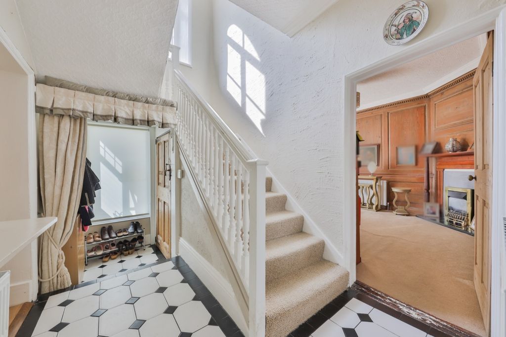 Property photo 3 of 21 4183827