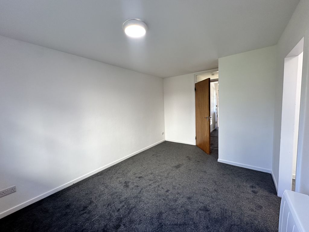 Property photo 3 of 18 Living Room