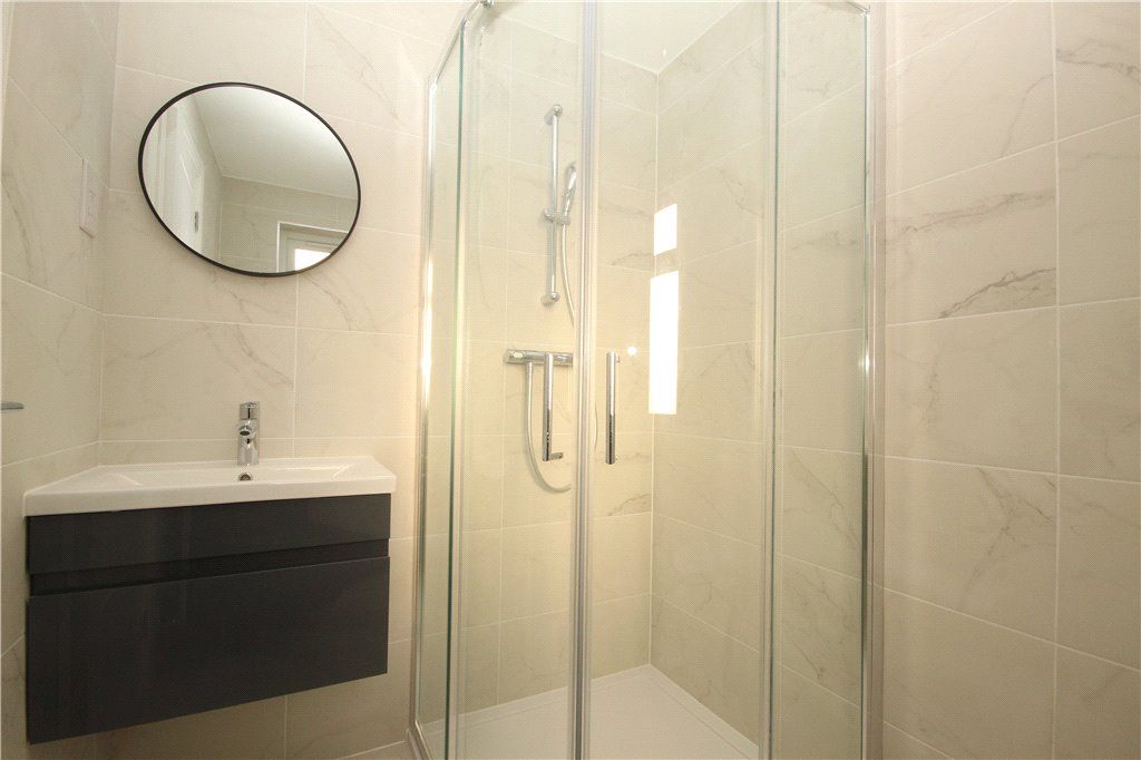 Property photo 3 of 11 Bathroom