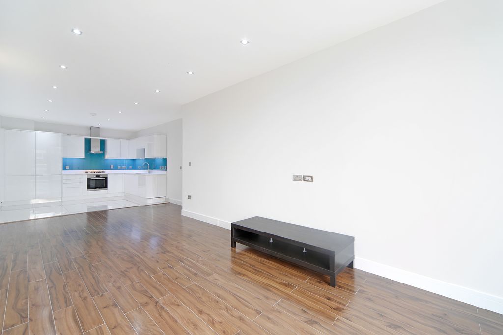 Property photo 3 of 10 Kitchen/Lounge