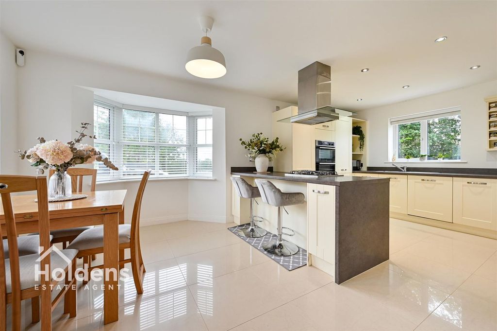 Property photo 3 of 25