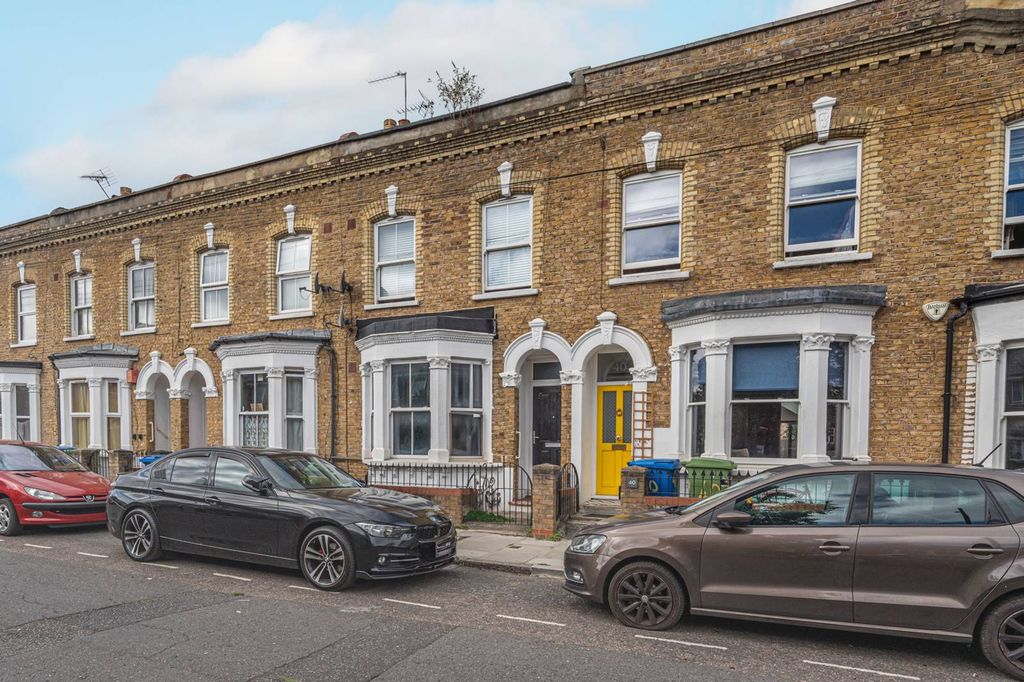 Property photo 2 of 18