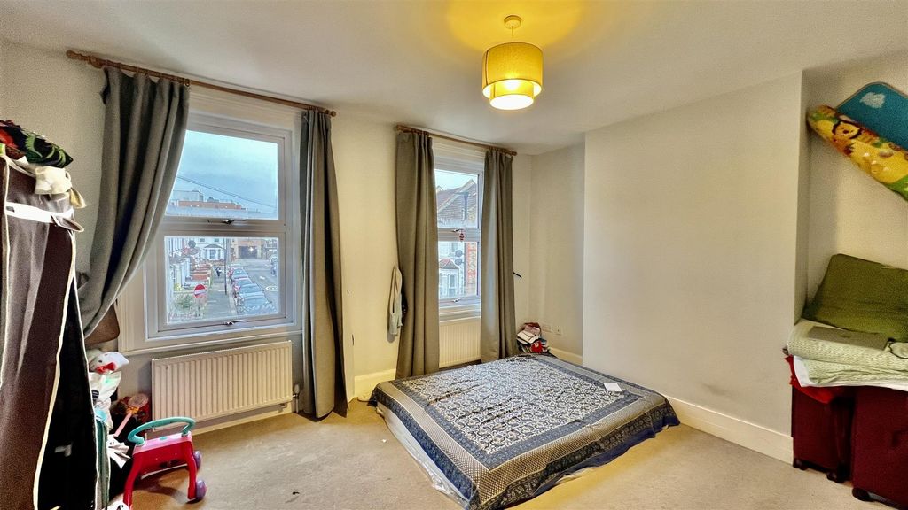 Property photo 3 of 7 Bedroom One