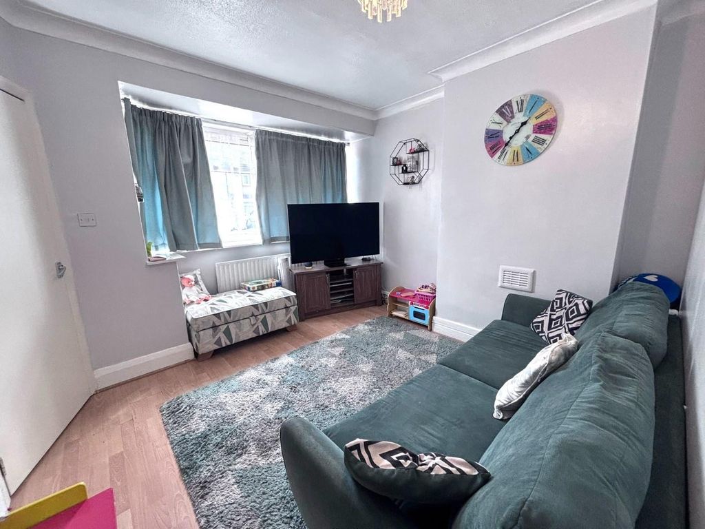 Property photo 2 of 11 c186659d-Fc7B-4E44-A2d6-Abec95F2c513.Jpg