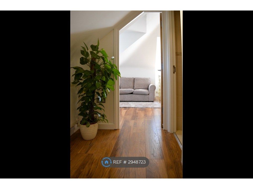 Property photo 2 of 13 Hallway