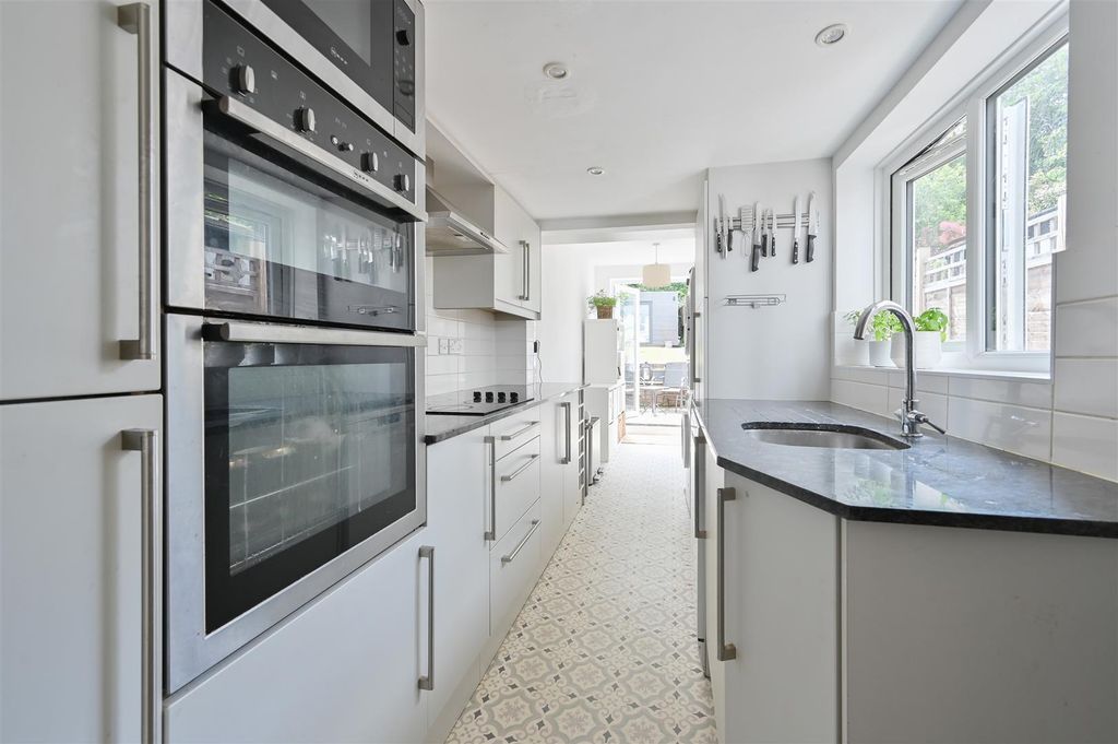 Property photo 3 of 12 3 Marquis Lane-11.Jpg