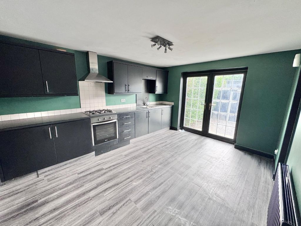 Property photo 3 of 19 Kitchen
