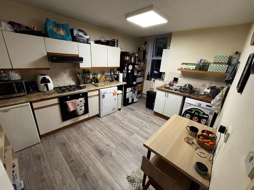 Property photo 1 of 5 Bright, Well-Equipped Kitchen With Modern Wood-Eff...