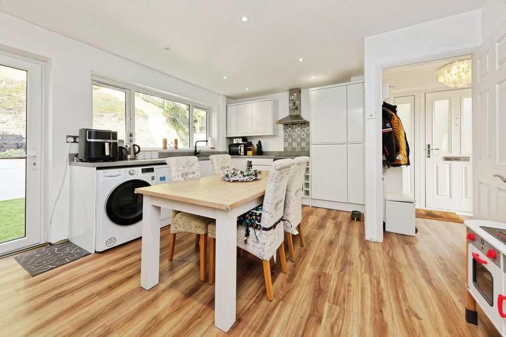 Property photo 2 of 19 Pbox-Img.Jpg