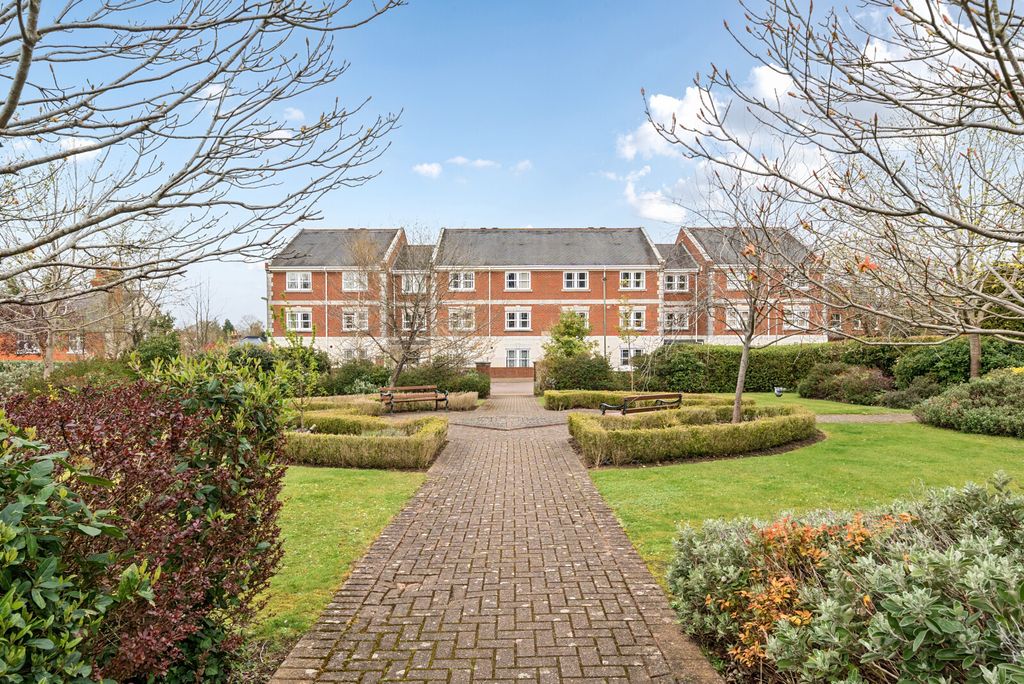 Property photo 1 of 10 1-69cd152cc74E6-1...