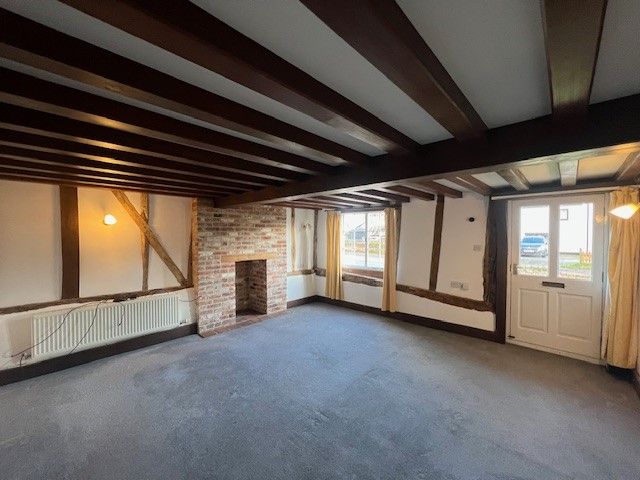 Property photo 3 of 17 Living Room