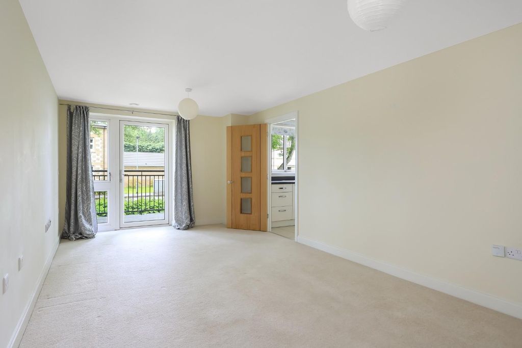 Property photo 3 of 11 Sitting Room