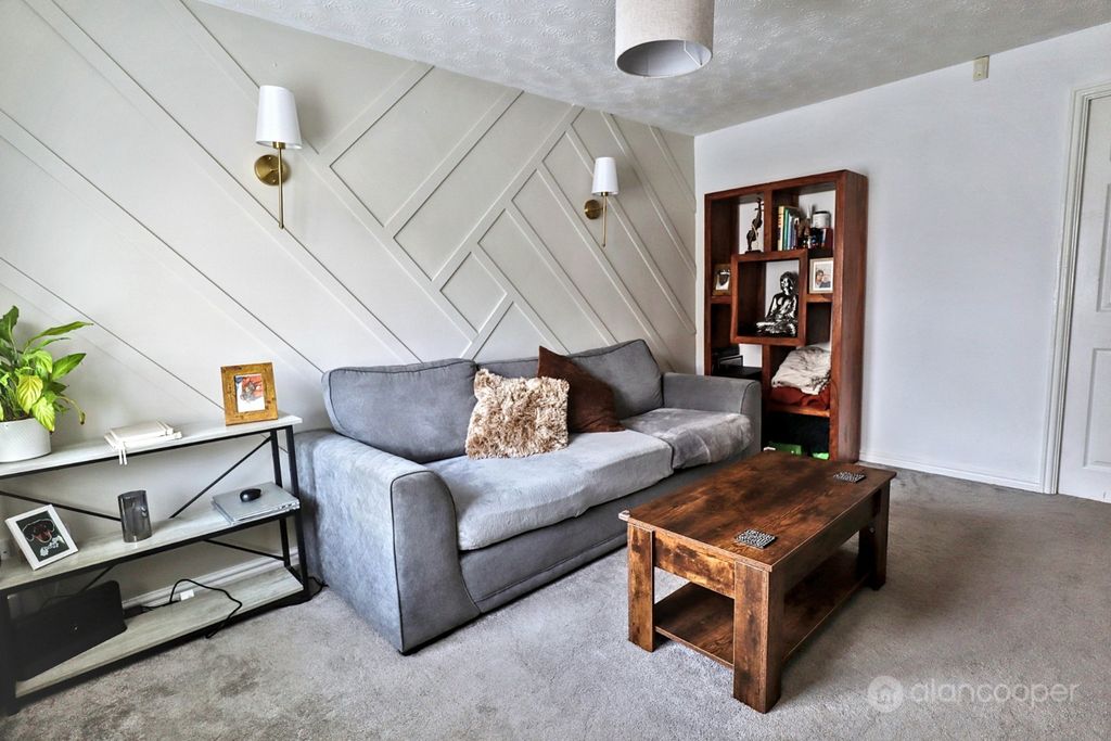 Property photo 2 of 22 5172152