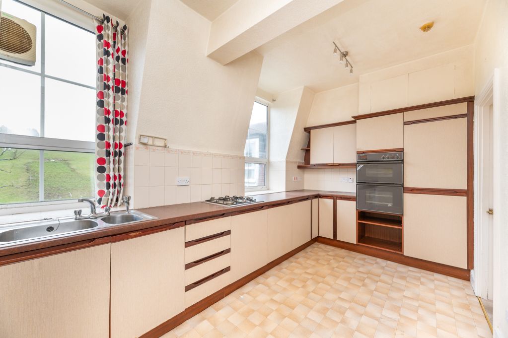 Property photo 3 of 32 Dining Kitchen