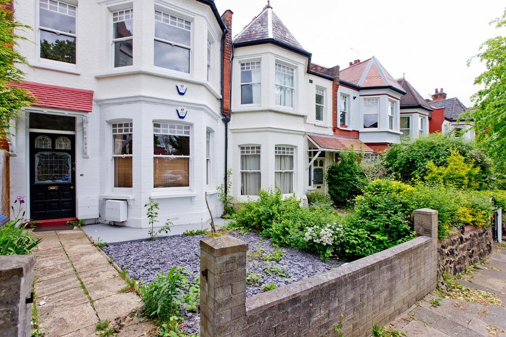 Property photo 1 of 11