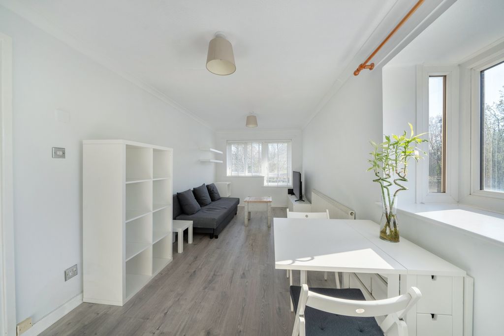 Property photo 2 of 9 1437322-7-69d62097F39Ec