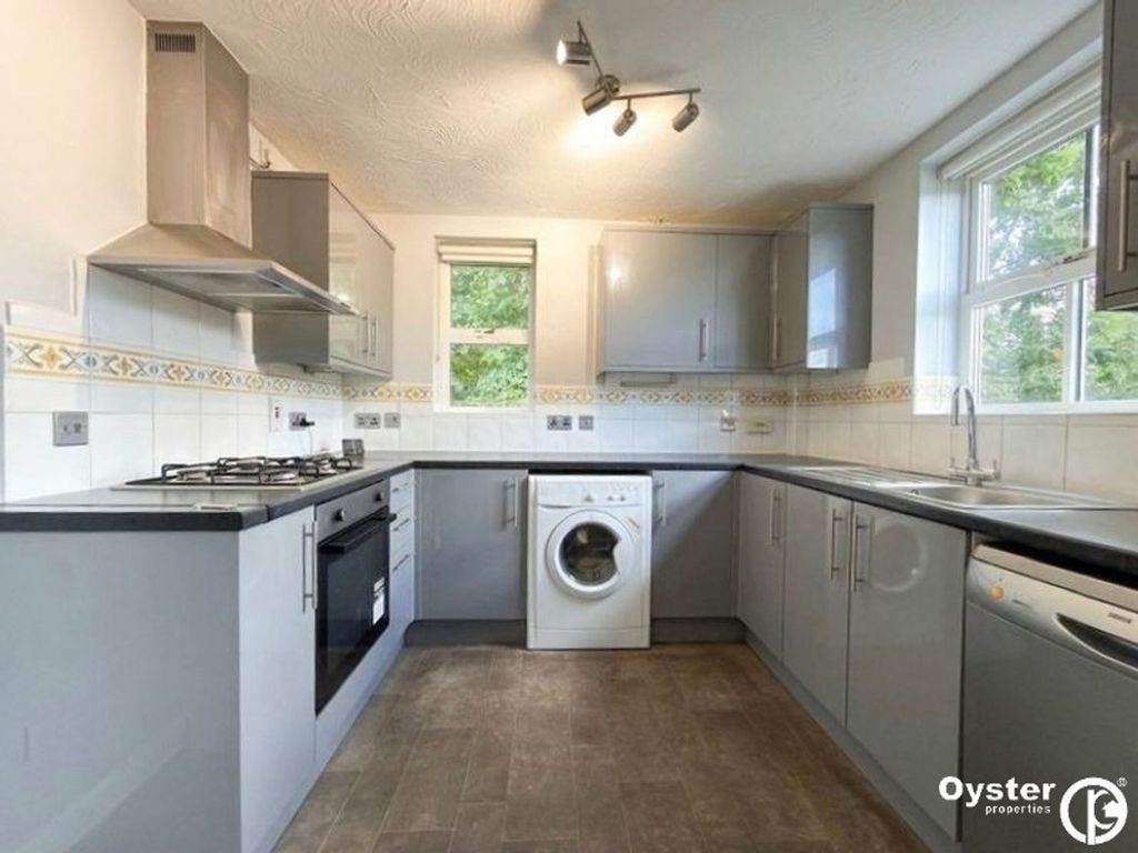 Property photo 3 of 12 Kitchen