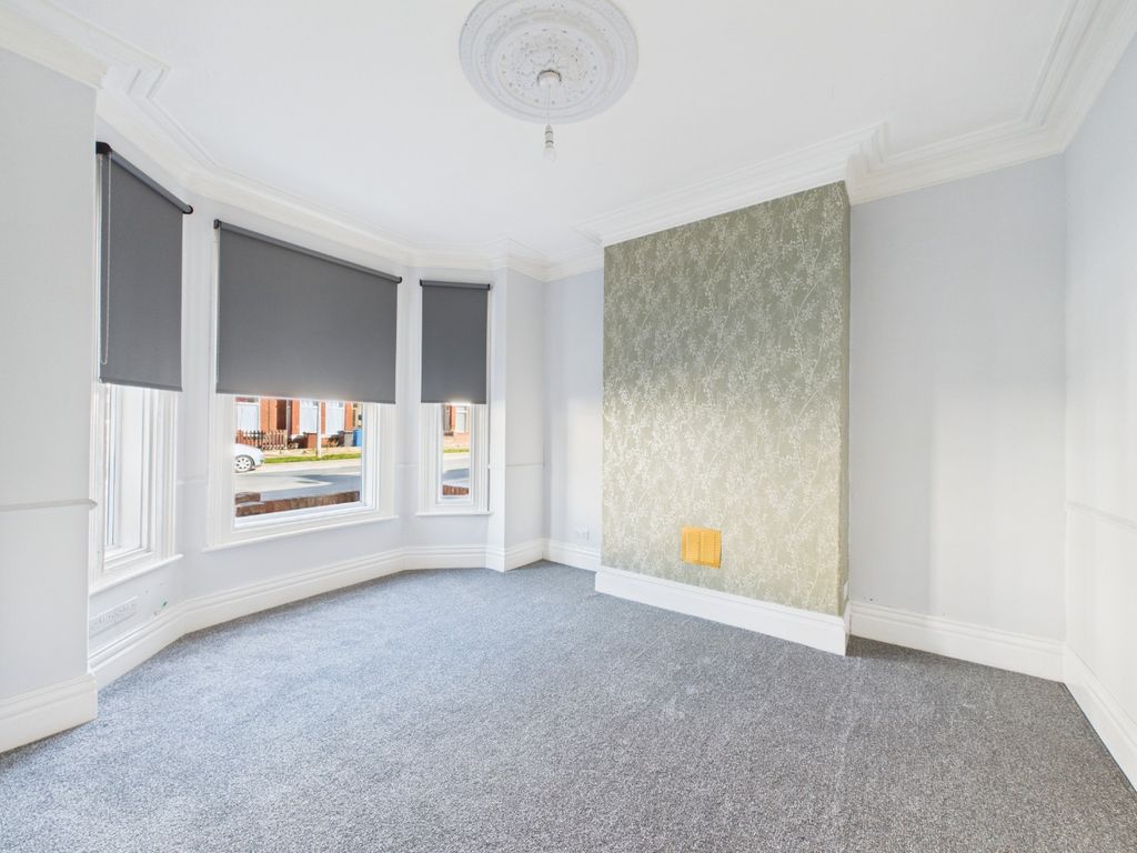 Property photo 2 of 15 4549604