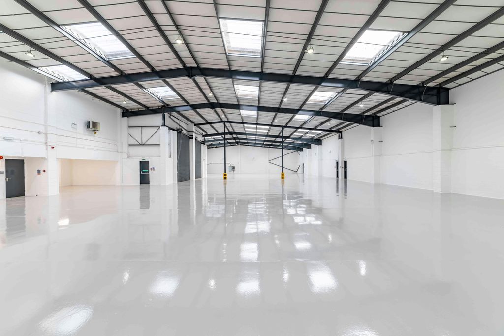 Property photo 2 of 6 Heron Industrial Estate  Reading128.Jpg