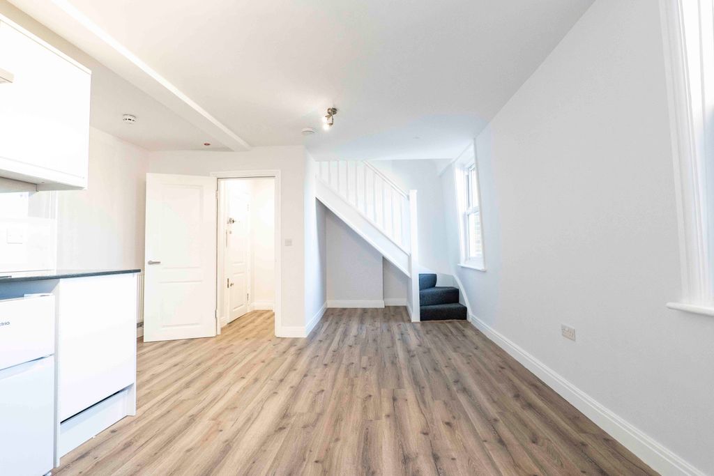 Property photo 2 of 6 Gallery