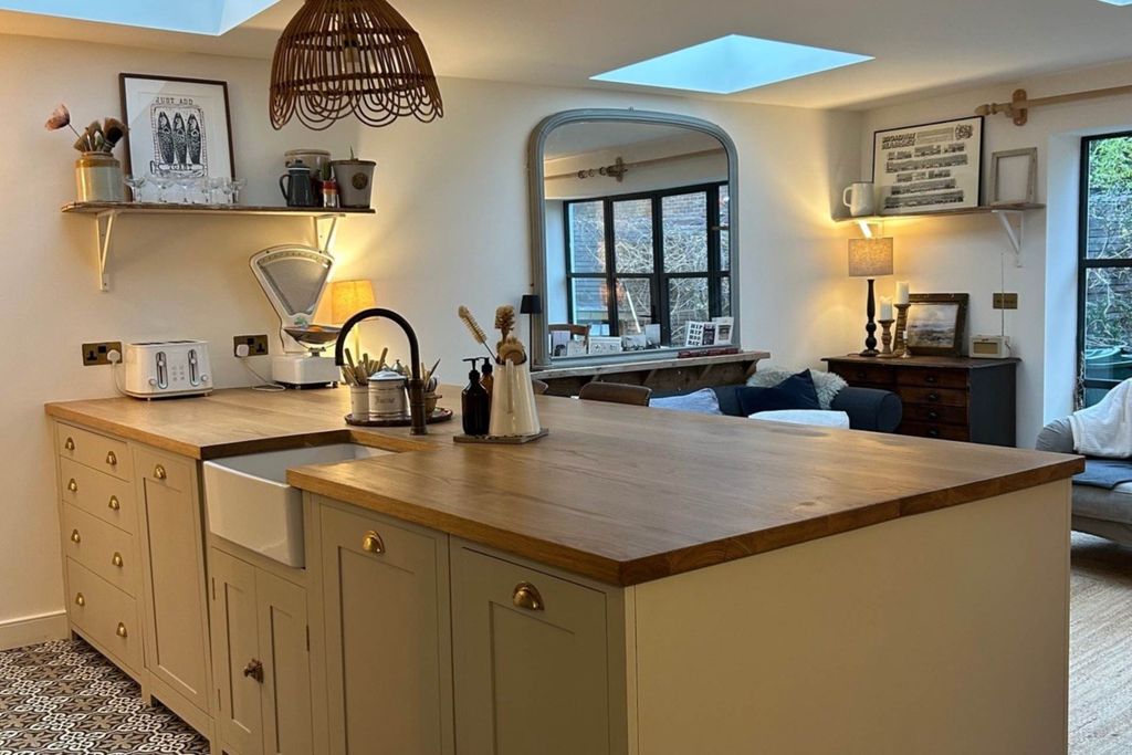 Property photo 2 of 20