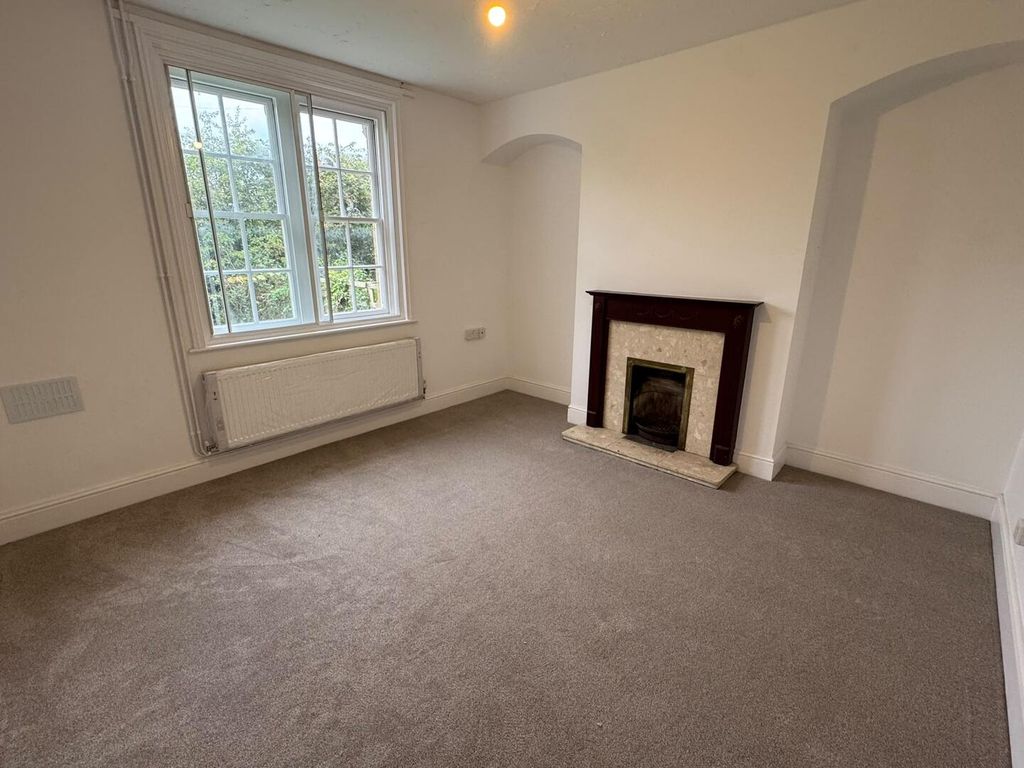 Property photo 3 of 7 Living Room