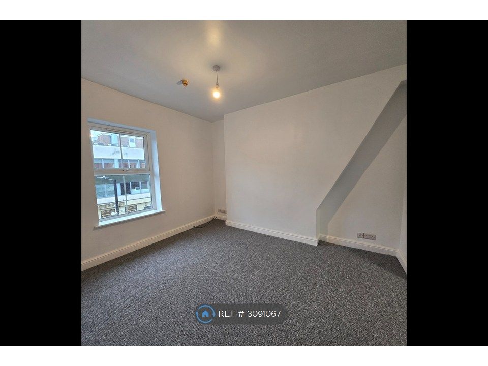 Property photo 1 of 7 Living Room